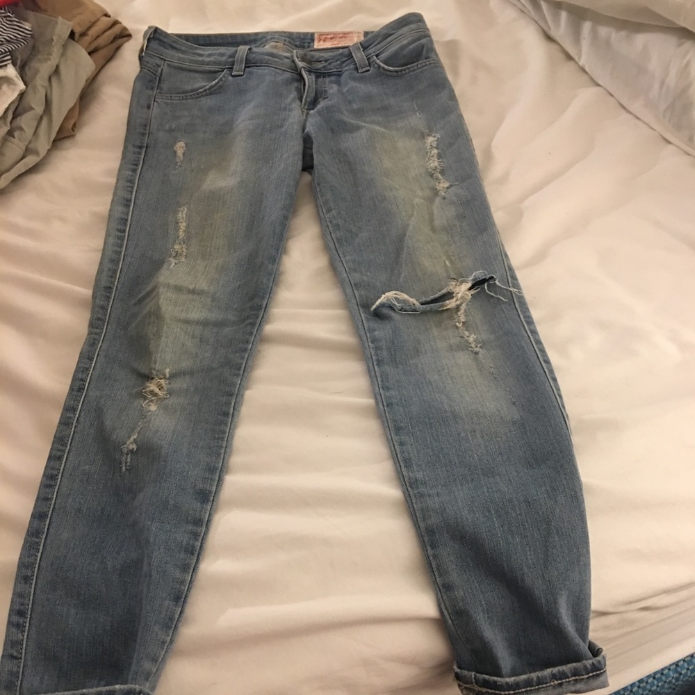 Really cute skinny jeans! Size 25!!!
